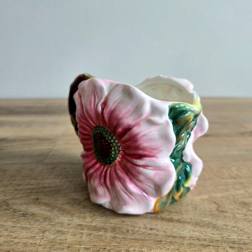 Vintage ceramic mug with large pink flower design. - Picture 3 of 7